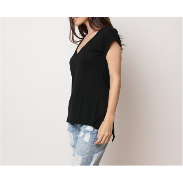 camiseta negra escote ,corte espalda