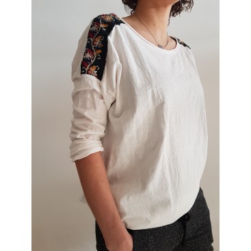 camiseta detalle hombre blanca