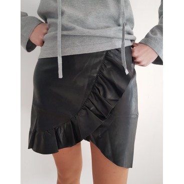 falda polipiel con volante